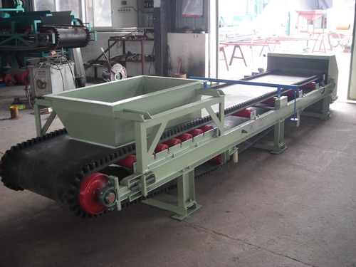 The weigh belt feeder plays a crucial role in the production line, precisely controlling the amount of materials fed according to the preset weight.